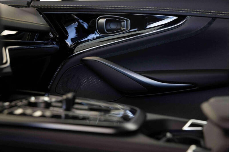 2025 Aston Martin DBX 707