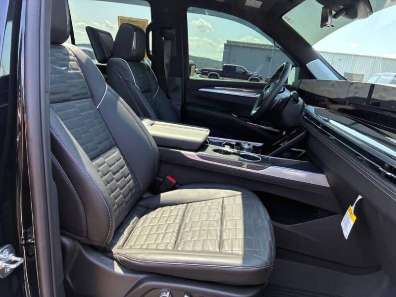 2025 Cadillac Escalade-V