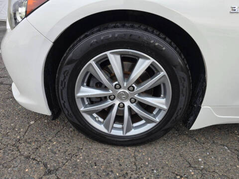 2015 Infiniti Q50 Premium