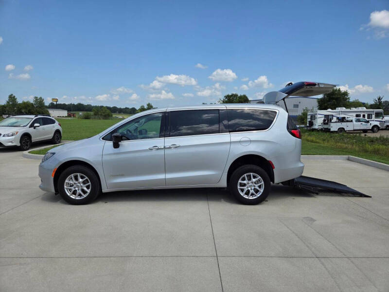 2024 Chrysler Voyager LX