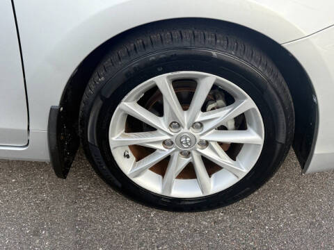 2013 Toyota Prius v Five