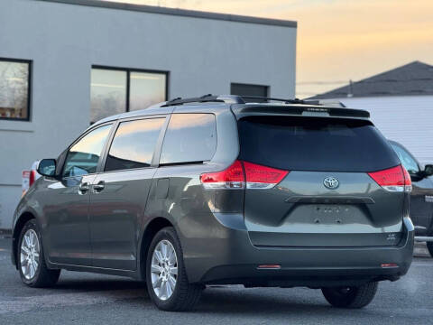 2014 Toyota Sienna LE 7-Passenger