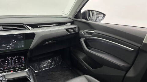 2024 Audi Q8 e-tron quattro Premium Plus