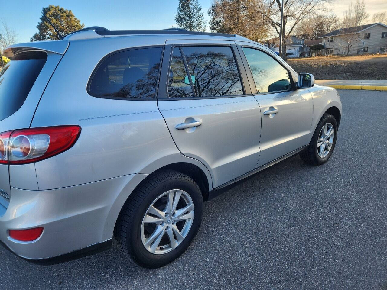 2011 Hyundai SANTA FE for sale at Xtra Mile Auto Sales LLC in Cambridge, MN