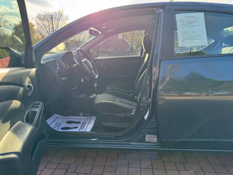 2016 Nissan Versa 1.6 SV