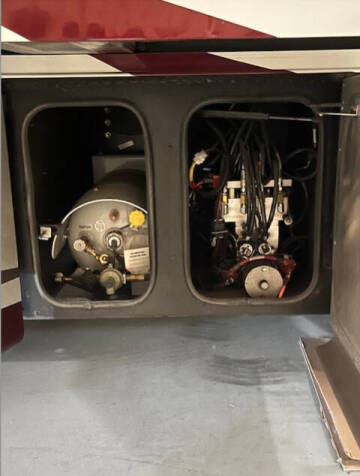 2017 Tiffin Phaeton 40AH