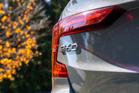 2024 Volvo S60 B5 Core Dark Theme