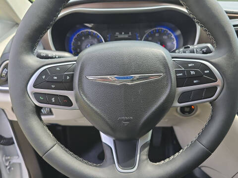 2024 Chrysler Voyager LX