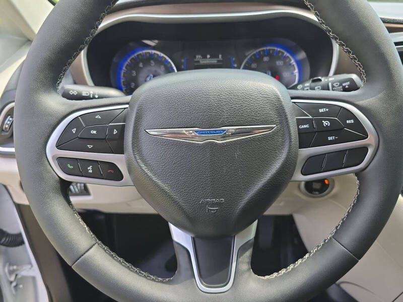 2024 Chrysler Voyager LX