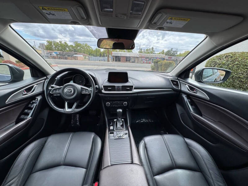 2018 Mazda MAZDA3 Touring