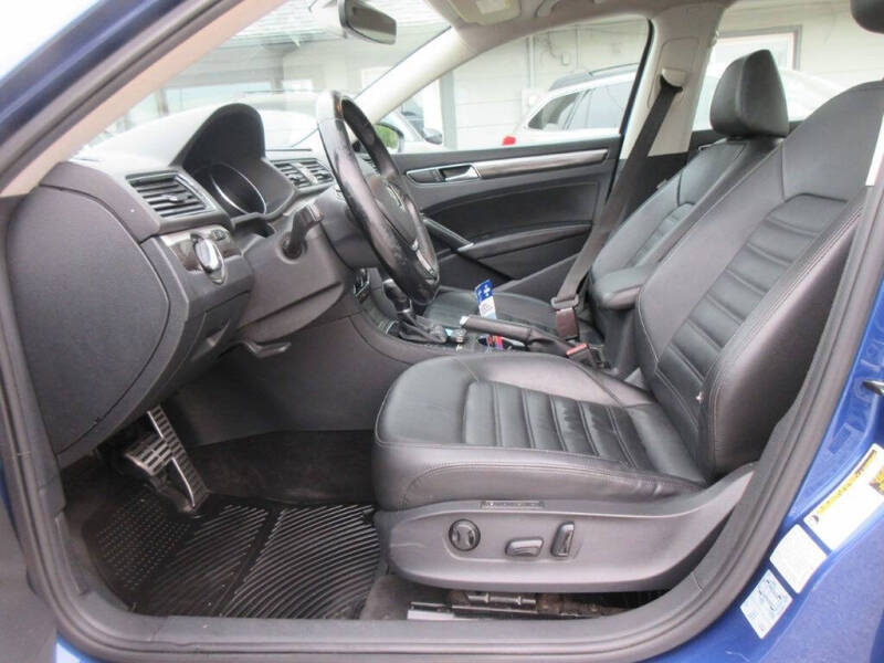 2017 Volkswagen Passat 1.8T SEL Premium