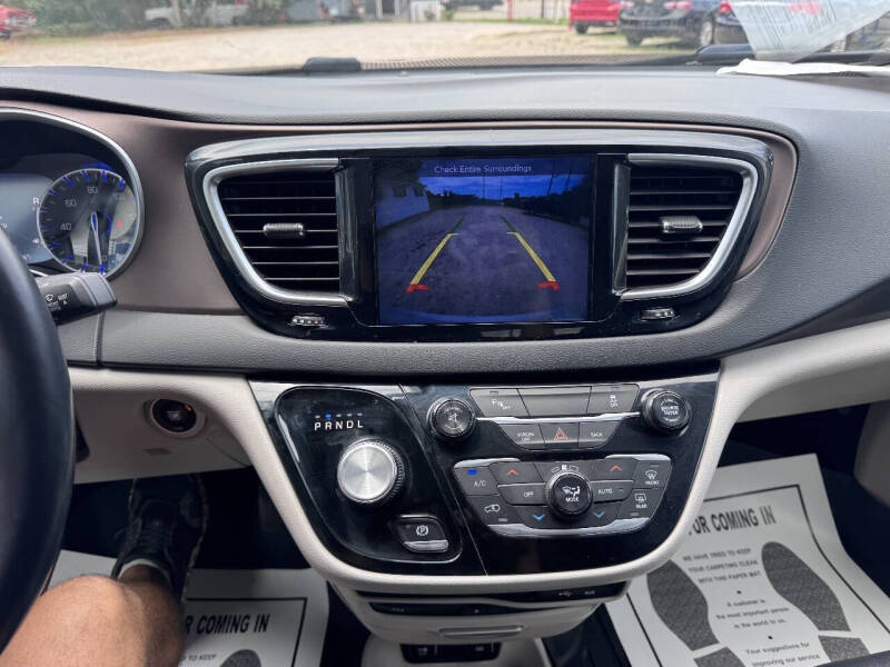 2017 Chrysler Pacifica Touring-L Plus