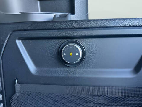 2025 Land Rover Defender 110 P500 X-Dynamic SE