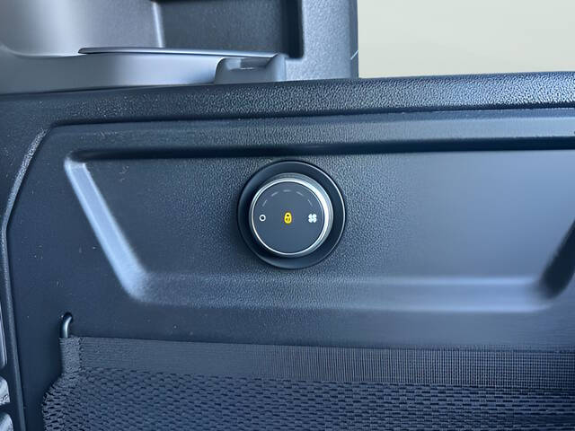 2025 Land Rover Defender 110 P500 X-Dynamic SE