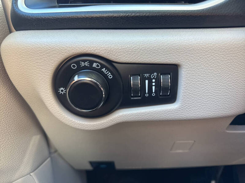 2024 Chrysler Voyager LX