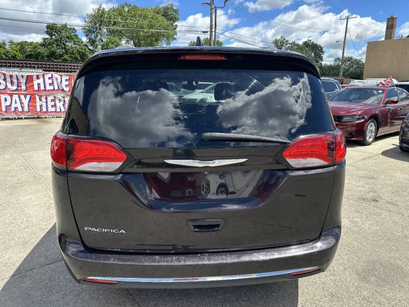 2017 Chrysler Pacifica Touring-L