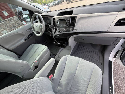 2011 Toyota Sienna Base 7-Passenger