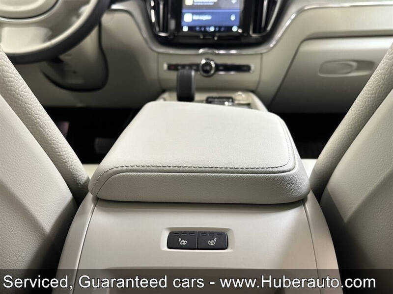 2024 Volvo XC60 B5 Plus Dark Theme