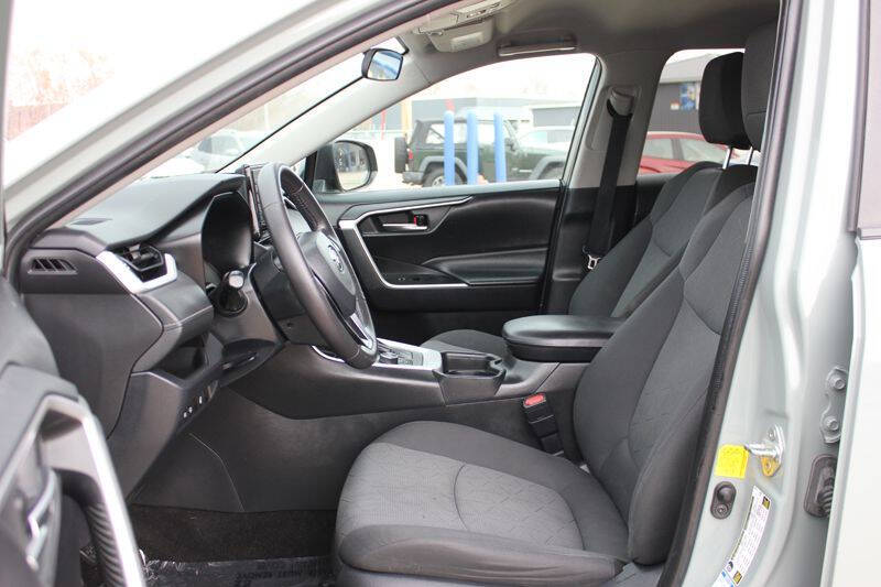 2020 Toyota RAV4 Hybrid XLE