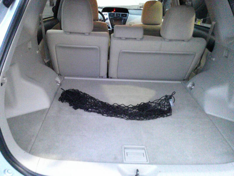2013 Toyota Prius v Five