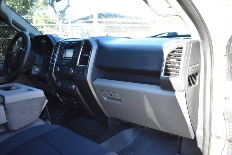 2015 Ford F-150 XLT photo 15