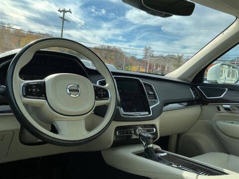 2019 Volvo XC90 T6 Momentum
