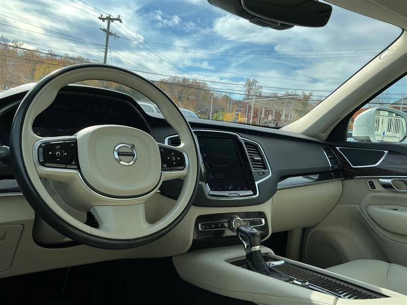 2019 Volvo XC90 T6 Momentum