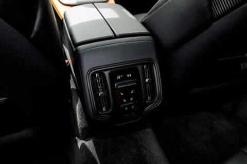 2025 Aston Martin DBX 707