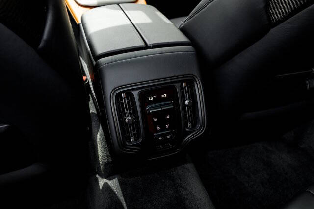 2025 Aston Martin DBX 707