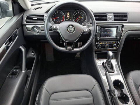 2017 Volkswagen Passat 1.8T SEL Premium