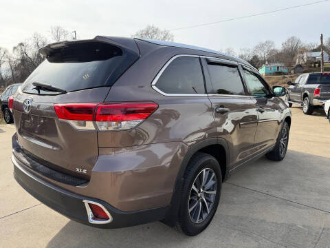 2017 Toyota Highlander SE