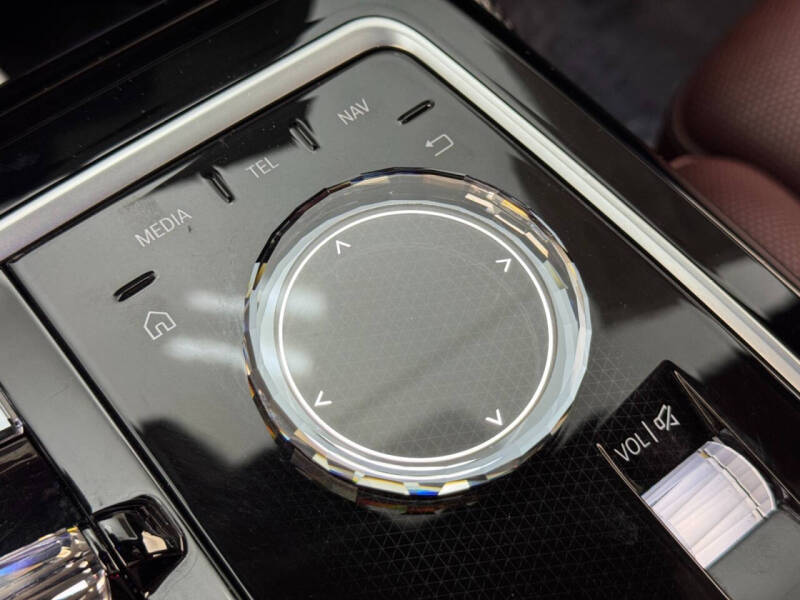 2023 BMW 7 Series 740i