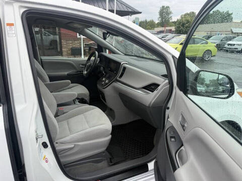2018 Toyota Sienna LE 7-Passenger