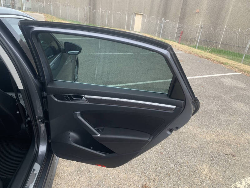 2017 Volkswagen Passat 1.8T R-Line