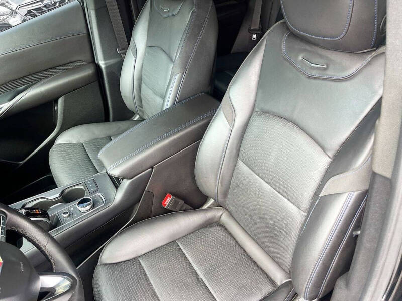 2025 Cadillac XT4 Sport