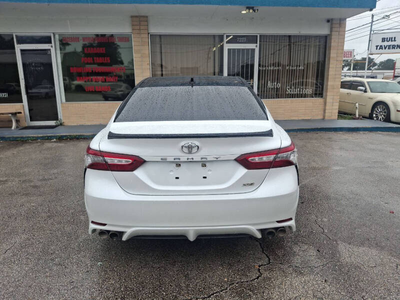 2019 Toyota Camry XSE photo 4