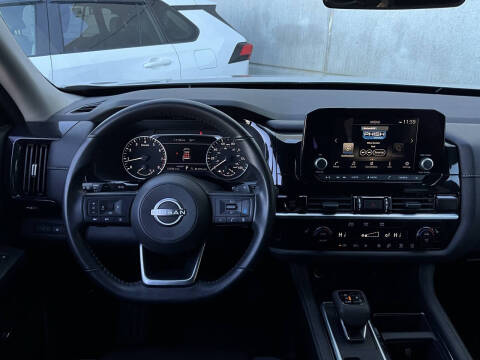 2025 Nissan Pathfinder SV