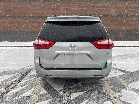 2019 Toyota Sienna Limited Premium 7-Passenger