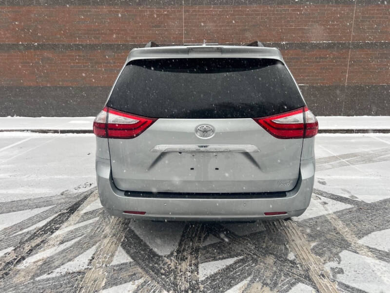 2019 Toyota Sienna Limited Premium 7-Passenger