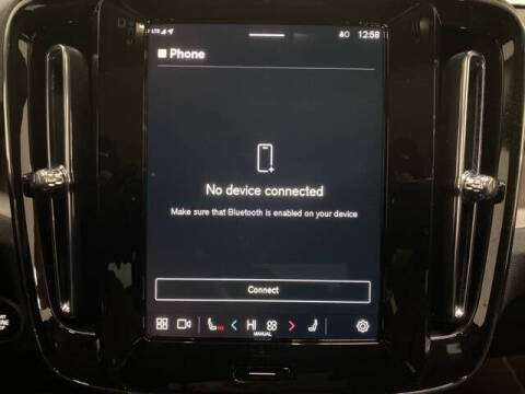 2025 Volvo XC40 B5 Plus Dark Theme