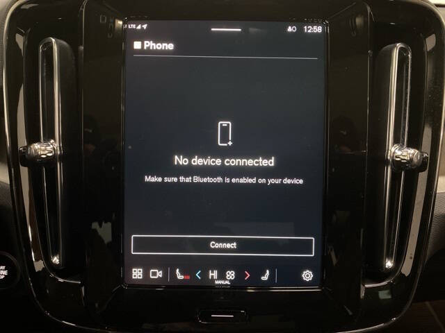 2025 Volvo XC40 B5 Plus Dark Theme