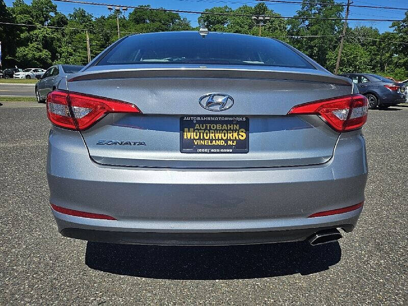 2017 Hyundai Sonata Base photo 4