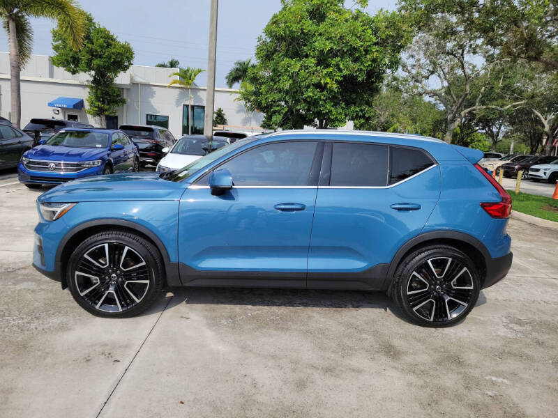 2024 Volvo XC40 B5 Ultimate Bright Theme