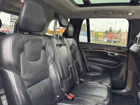 2016 Volvo XC90 T6 Momentum