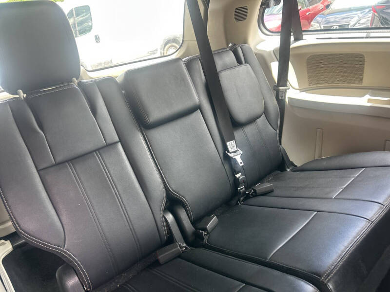 2014 Chrysler Town and Country Touring