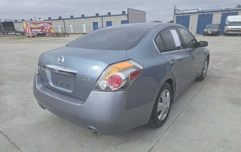 2011 Nissan Altima S photo 16