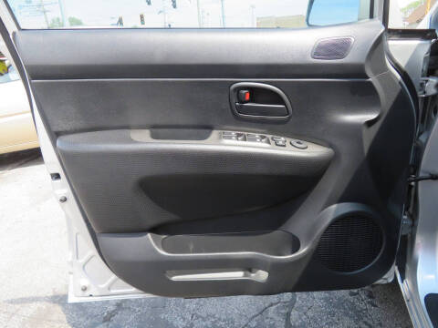 2009 Kia Rondo LX