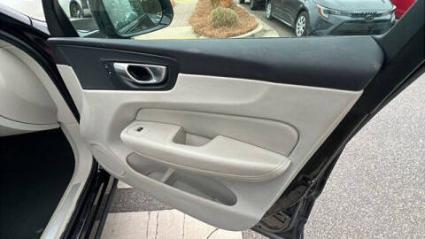 2024 Volvo XC60 B5 Core Dark Theme