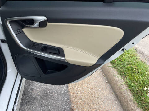 2017 Volvo V60 Cross Country T5 Premier