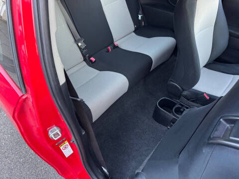 2012 Toyota Yaris 3-Door L